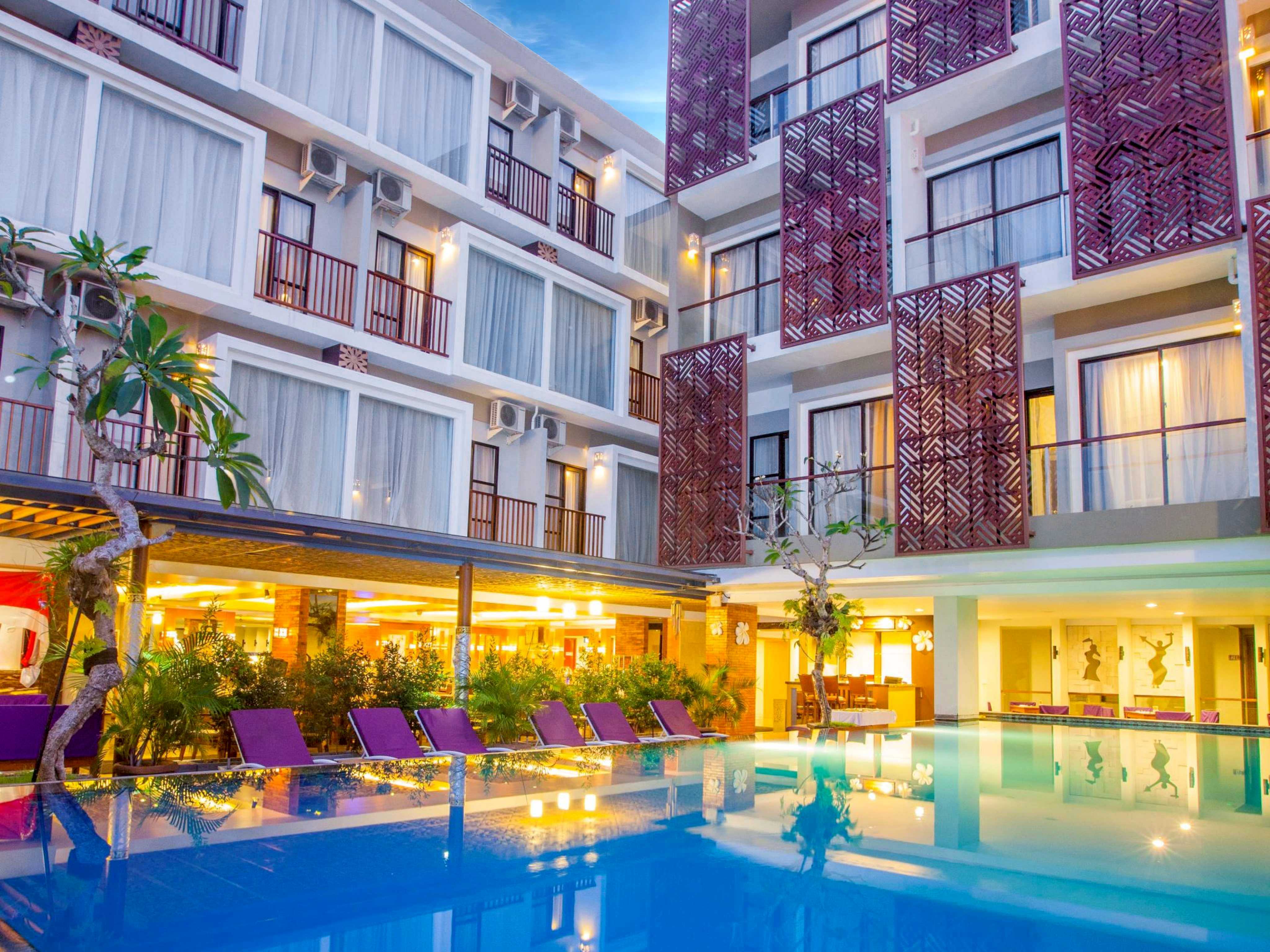 Horison Seminyak Swimming Pool_compressed.jpg