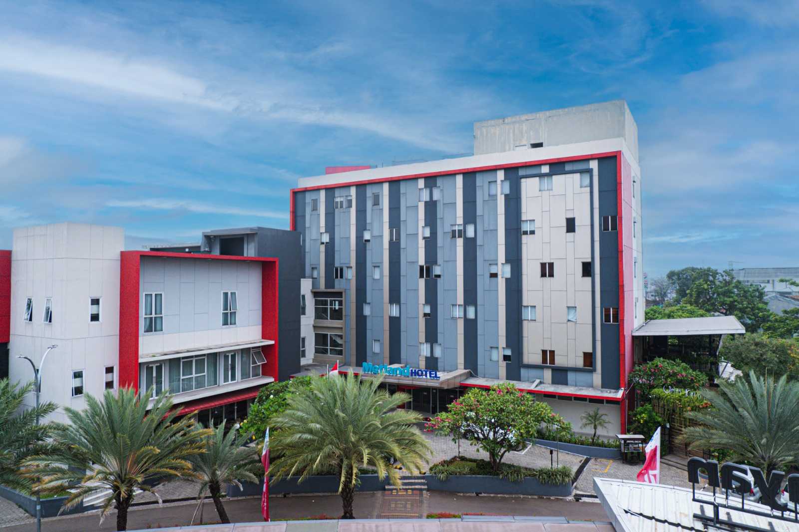 METLAND HOTEL BEKASI (Dh @HOM Hotel Tambun) BUILDING 1-sky colored copy-small.jpg